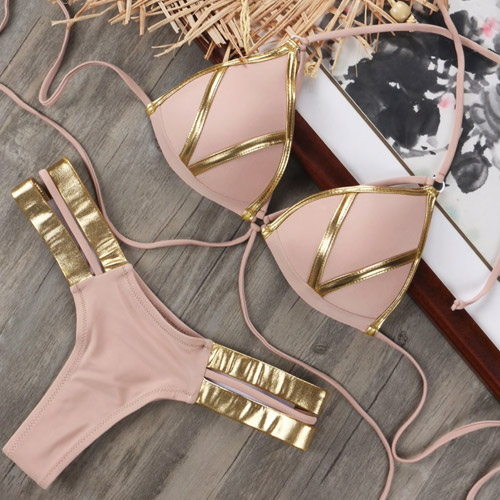 bikini-nude-huidkleur-touchofgold-goudaccenten-swimwear-badmode-straps-zomer-2019-padded-triangle-bikinitop-brazilian-bikinibottom-frontside-movastyling