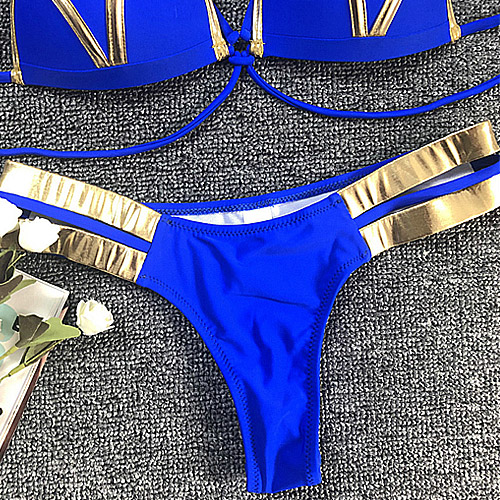 bikini-touch-of-gold-brazilian-bottom-deep-blue-bikiniset-straps-swimwear-badmode-2019-goudaccenten-kobalt-blauw-goud-2019-beachwear-padded-triangle-bikinitop-close-up-movastyling