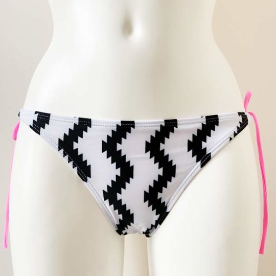 bikini-zwart-wit-roze-broekje-bottom-zwemkleding-paspop-movastyling