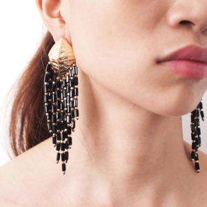 oorbellen-sieraden-bijoux-earringset-shell-drop-black-earrings-schelp-goudkleur-gold-zwart-model-movastyling
