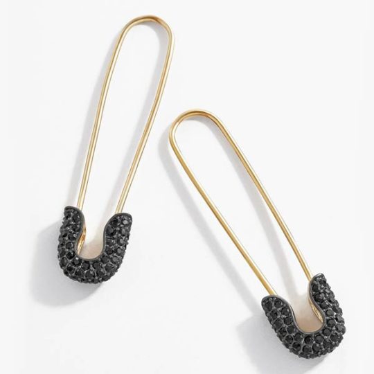oorbellen-safetypin-earring-punk-fashion-black-strass-gold-oorfeest-movastyling